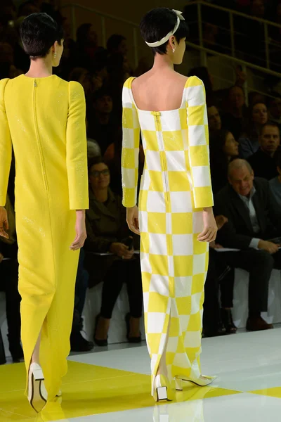 Look 17